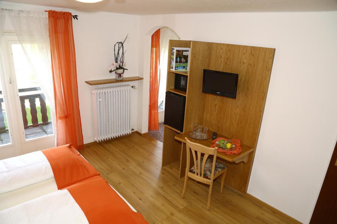 Landhotel Garni Schweizerhaus Schönwalde Exterior foto
